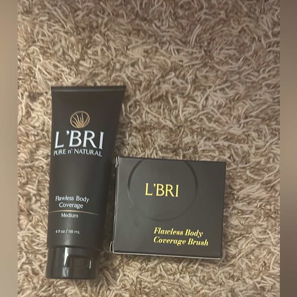 L’Bri Flawless Body Coverage and Body Coverage Brush- Brand New